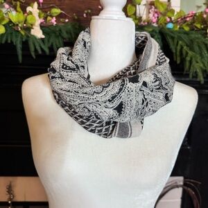 Elegant Black and White Paisley Scarf s.Oliver